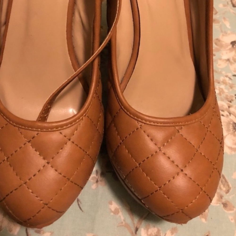 Brown wedge